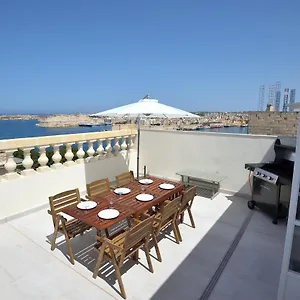 Grand Harbour , Floriana Malta